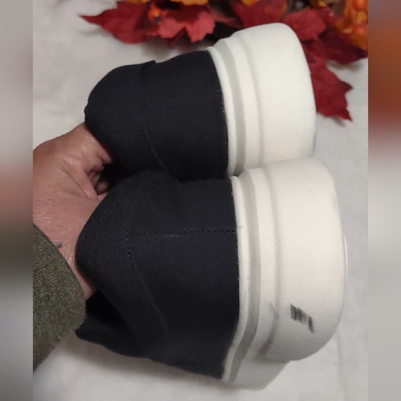 Like new condition shoes for women size 9 - Picture 4 of 7